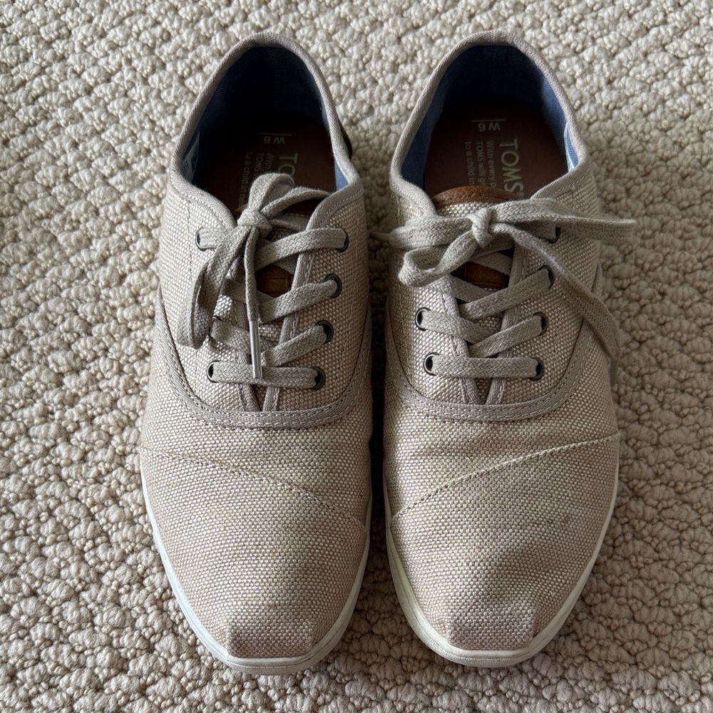 TOMS Women’s Canvas Lace-Up Sneakers in Light Tan - size 6